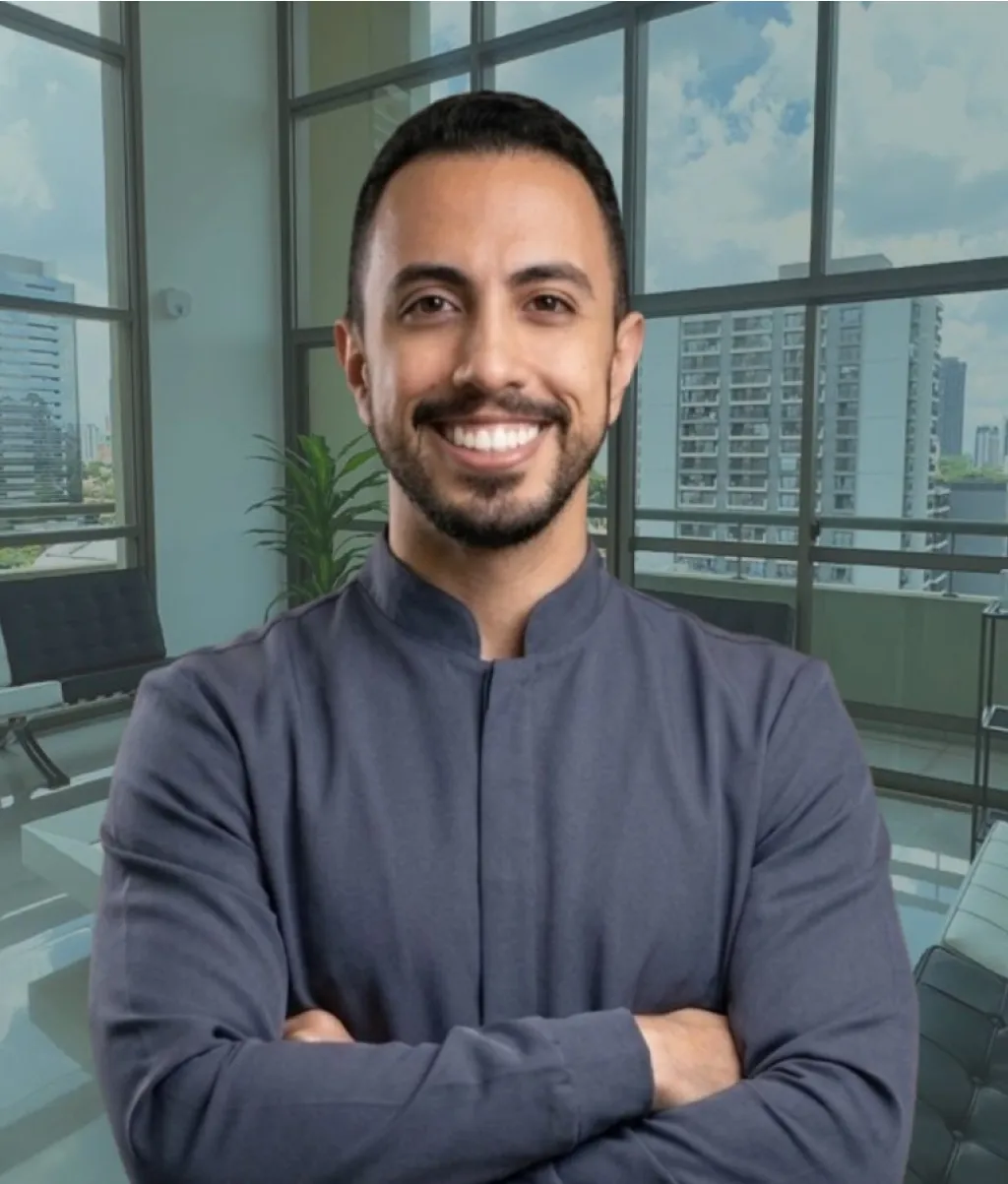 Dr. Daniel Atos, diretor clínico e dentista especialista em reabilitação oral e tratamento de bruxismo na BCX Odontologia